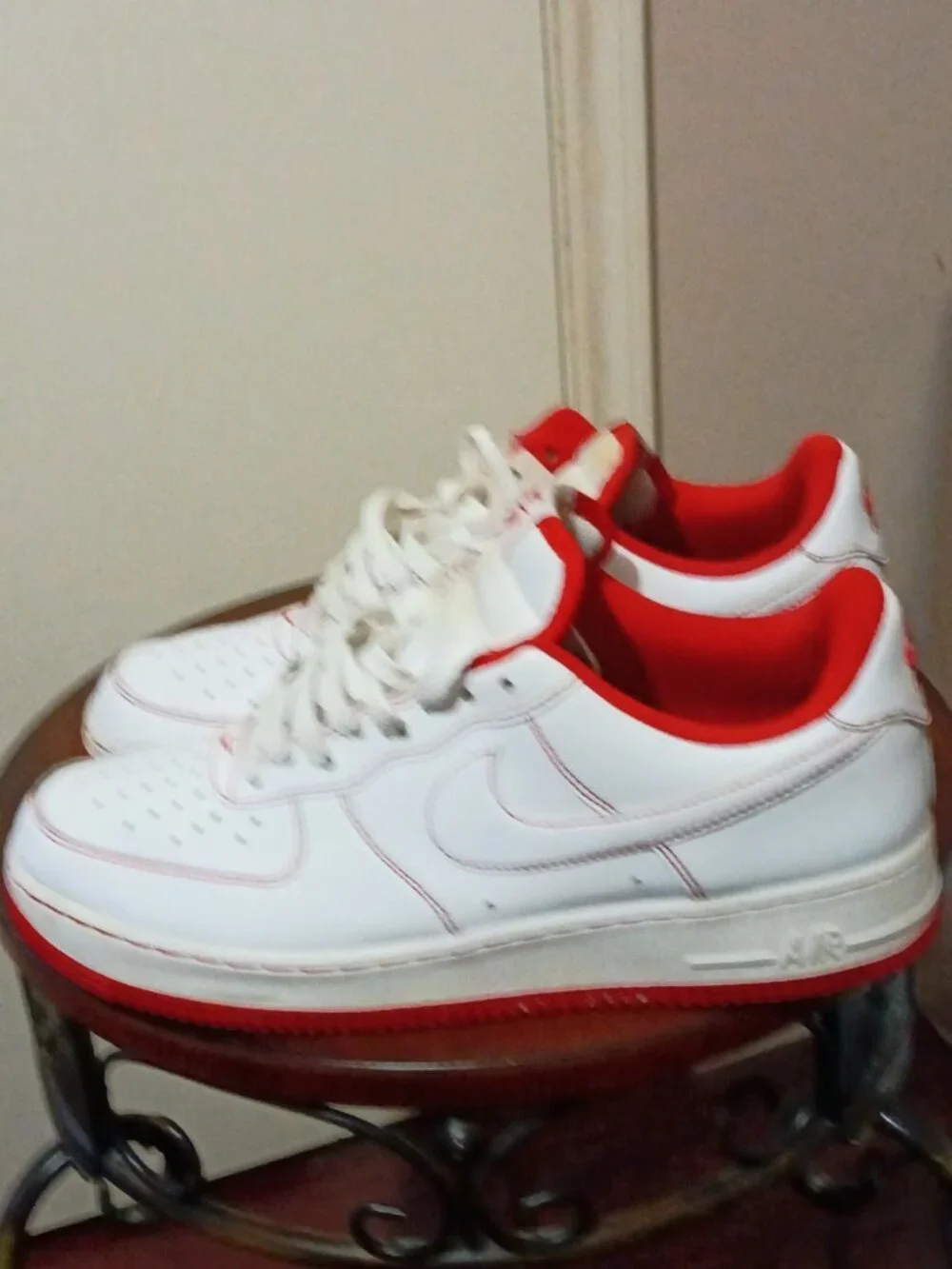 Nike Air Force 1 Sneakers Mens Size 11 US White University Red Shoes CV1724-100